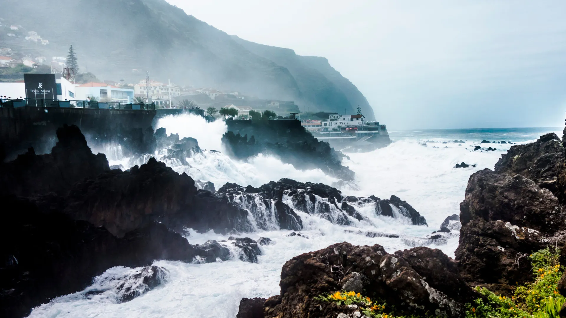 
                    Capitania do Funchal prolonga avisos de mau tempo até manhã de 6.ª-feira
                