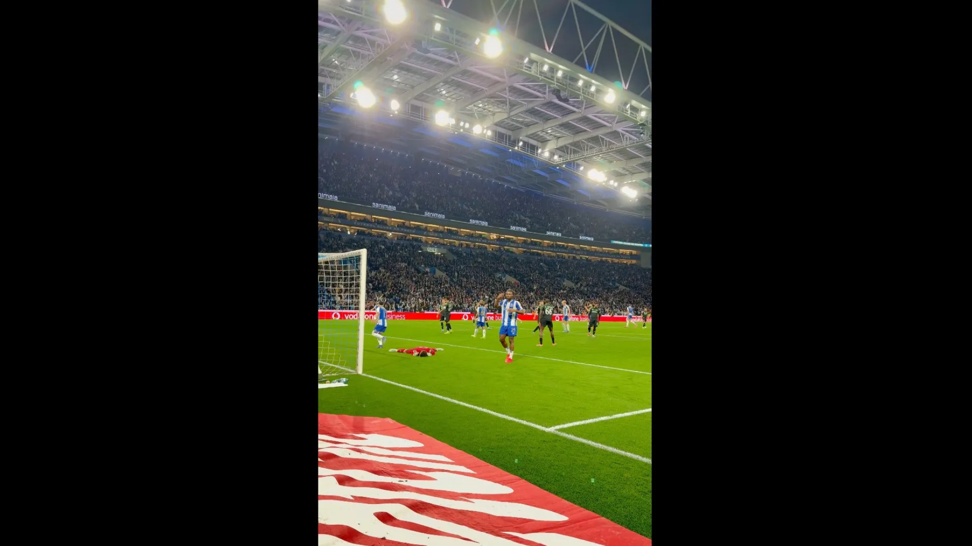 
                    O que ficou por ver no golaço de William Gomes? Esta reação de Moffi
                