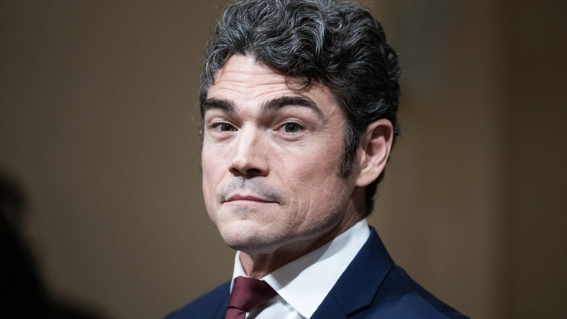 FBI investiga ex-funcionário Joe Kent após demissão devido a guerra