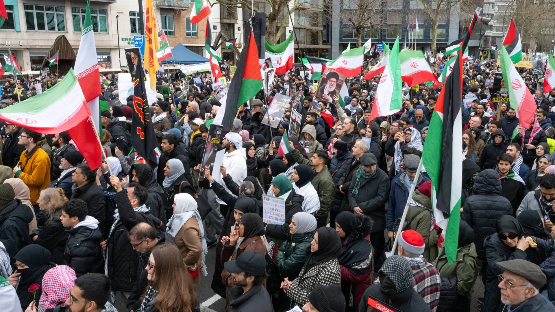 
                    Teerão apela para manifestações populares contra 