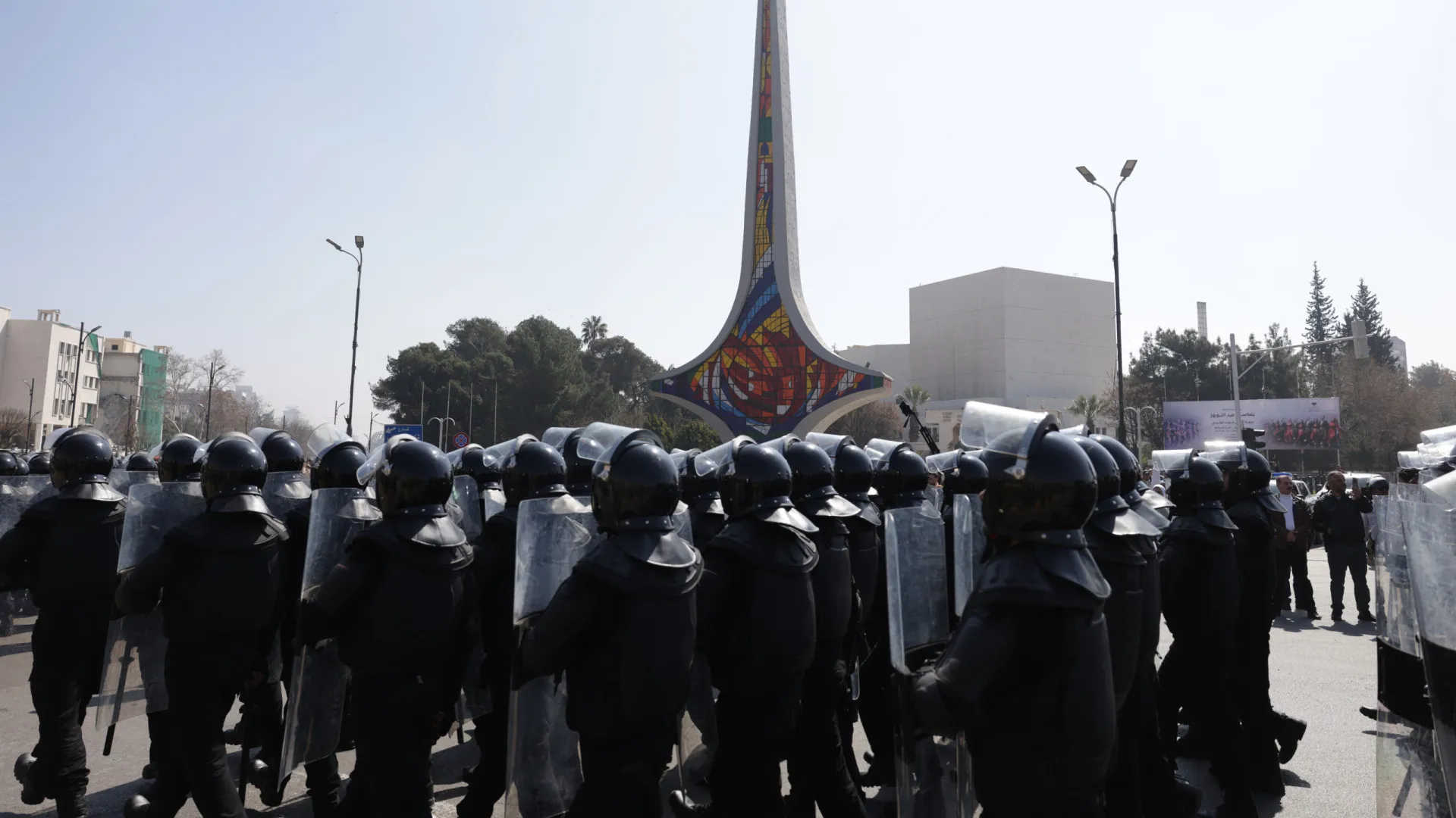 
                    Líbano transfere cerca de 130 prisioneiros sírios para Damasco
                