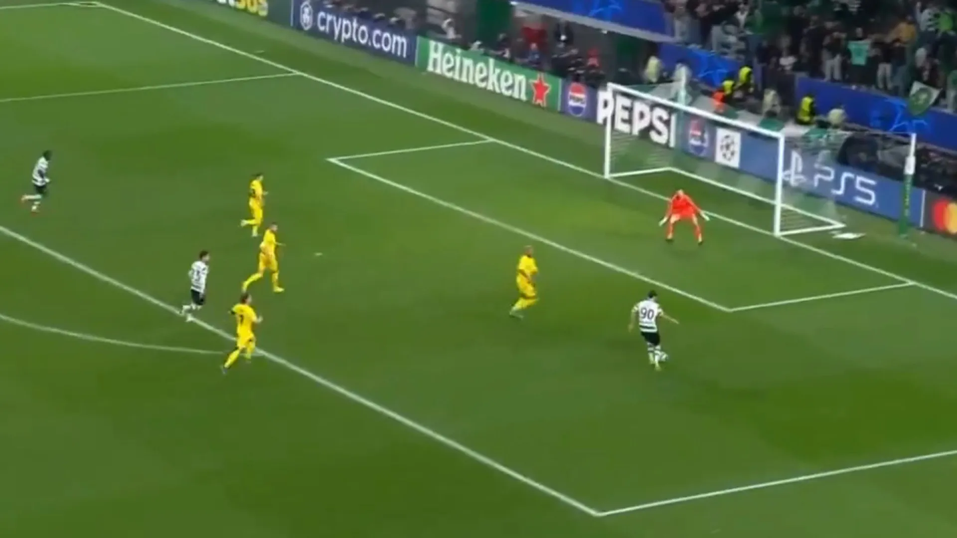 Mão cheia de golos. Foi assim que o Sporting se apurou para os 'quartos'