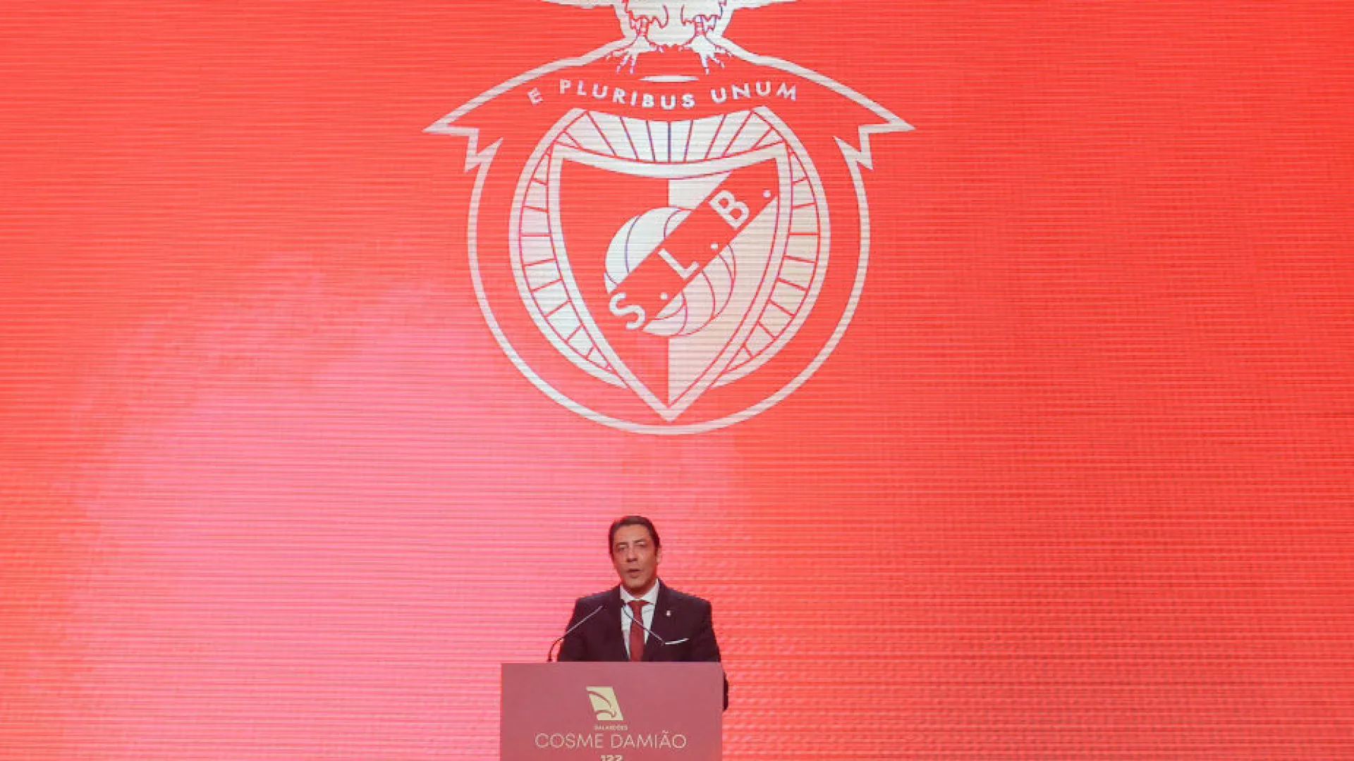 Rui Costa 'ataca' castigo de Mourinho: "Exigimos respeito pelo Benfica"