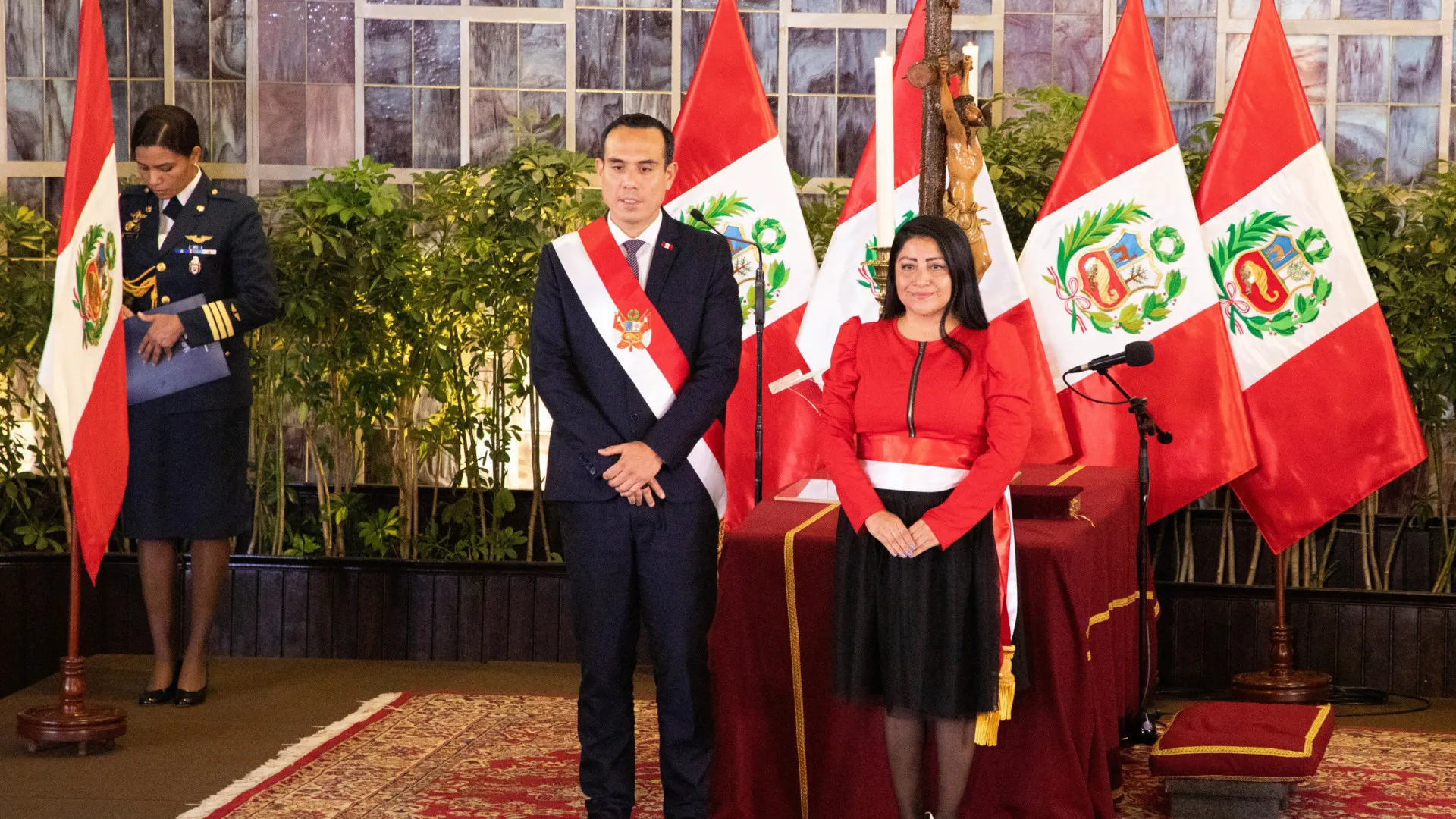 
                    Primeira-Ministra do Peru demite-se e Governo cai
                