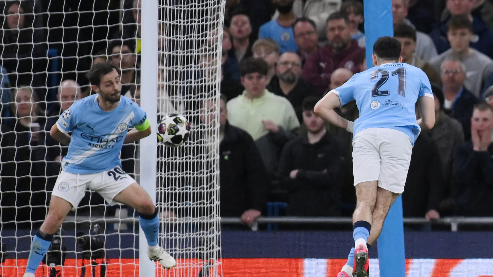 Guardiola 'aziado' com expulsão de Bernardo Silva: "Apitou, não apitou?"