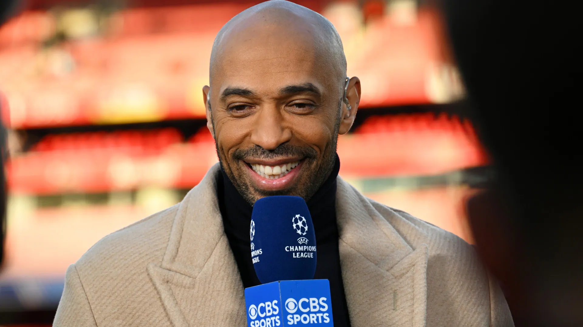 Quase mais vale ser comentador. O (espantoso) ordenado de Thierry Henry