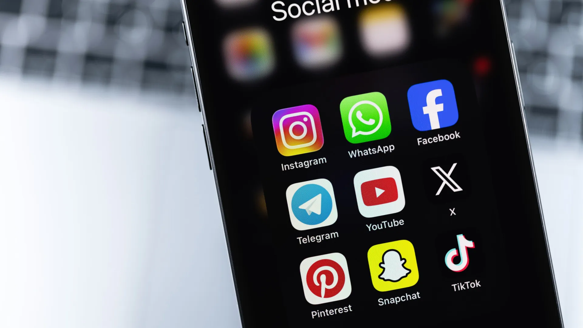 
                    Mulher suspeita de burlas: bilhetes, férias e selos de hipermercados
                