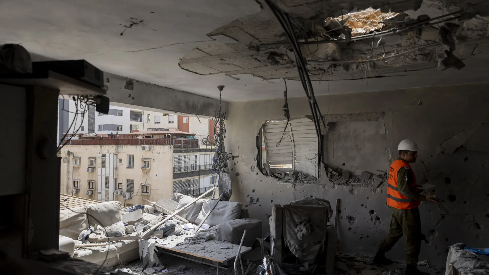 Irão diz ter desmantelado mais de 100 células monárquicas