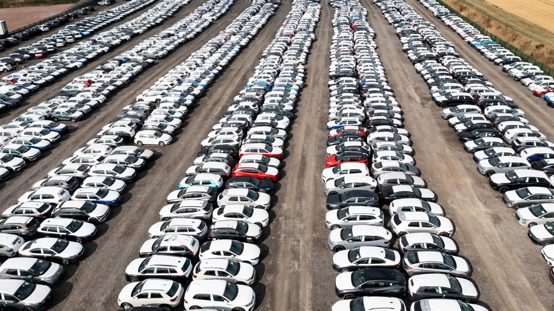 
                    Tarifas de Trump já terão custado 30 mil milhões a fabricantes automóveis
                