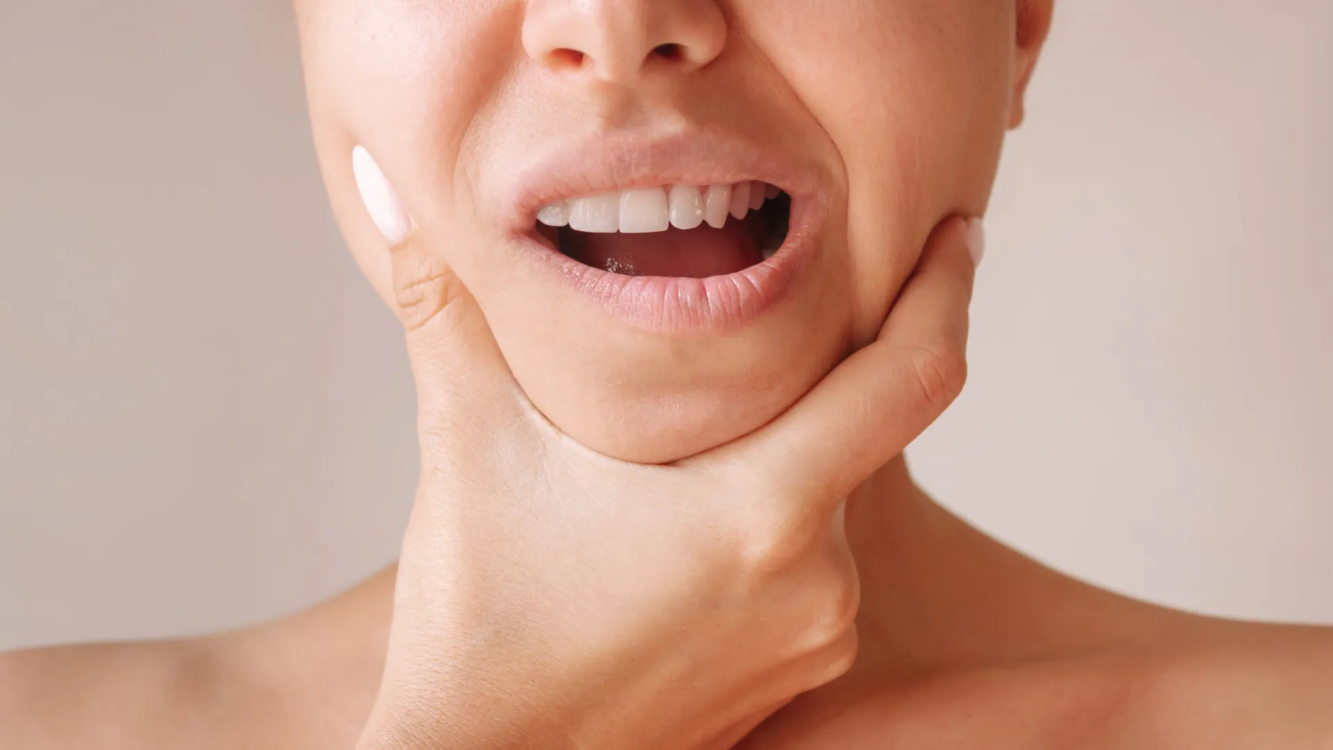 
                    Os sinais de alerta de cancro colorretal que podem aparecer na boca
                