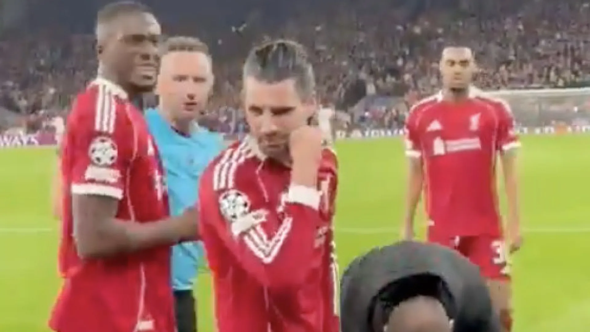 Cara de Szoboszlai diz tudo. A lesão mais chocante da noite na Champions