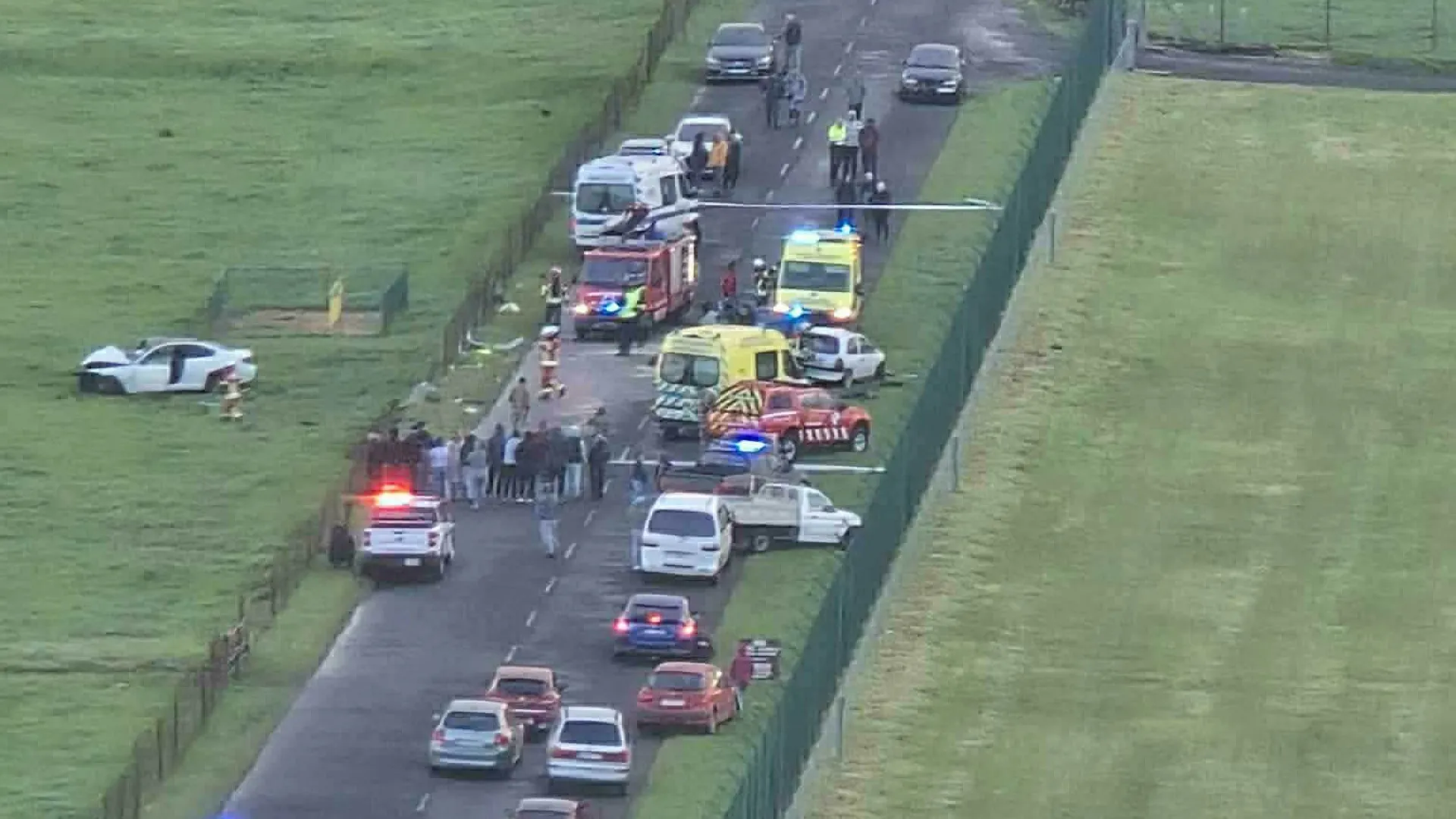 
                    Colisão faz 2 mortos na ilha Terceira um dia após outro acidente mortal
                