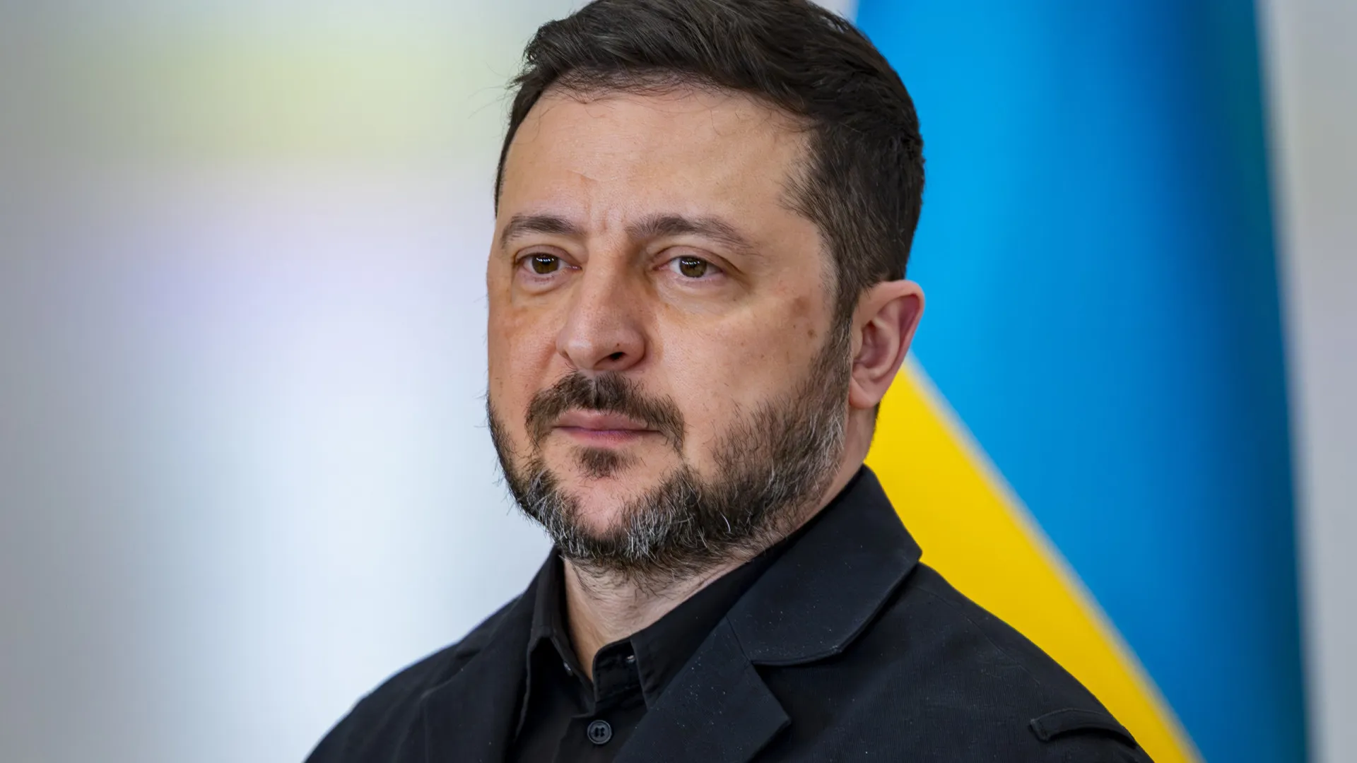 
                    Cimeira da UE arranca com debate por videoconferência com Zelensky
                