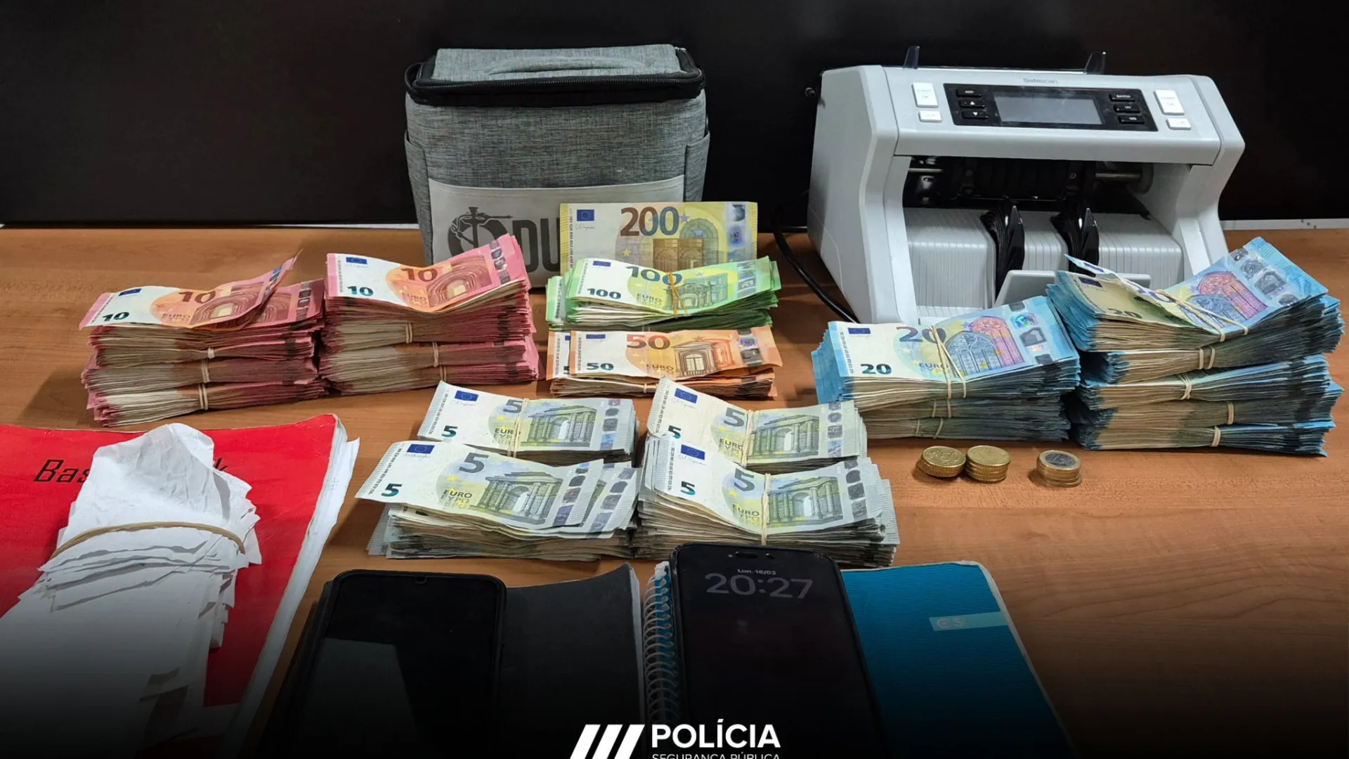 
                    Desmantelado na Amadora esquema ilegal de dinheiro e apreendidos 37.000€
                