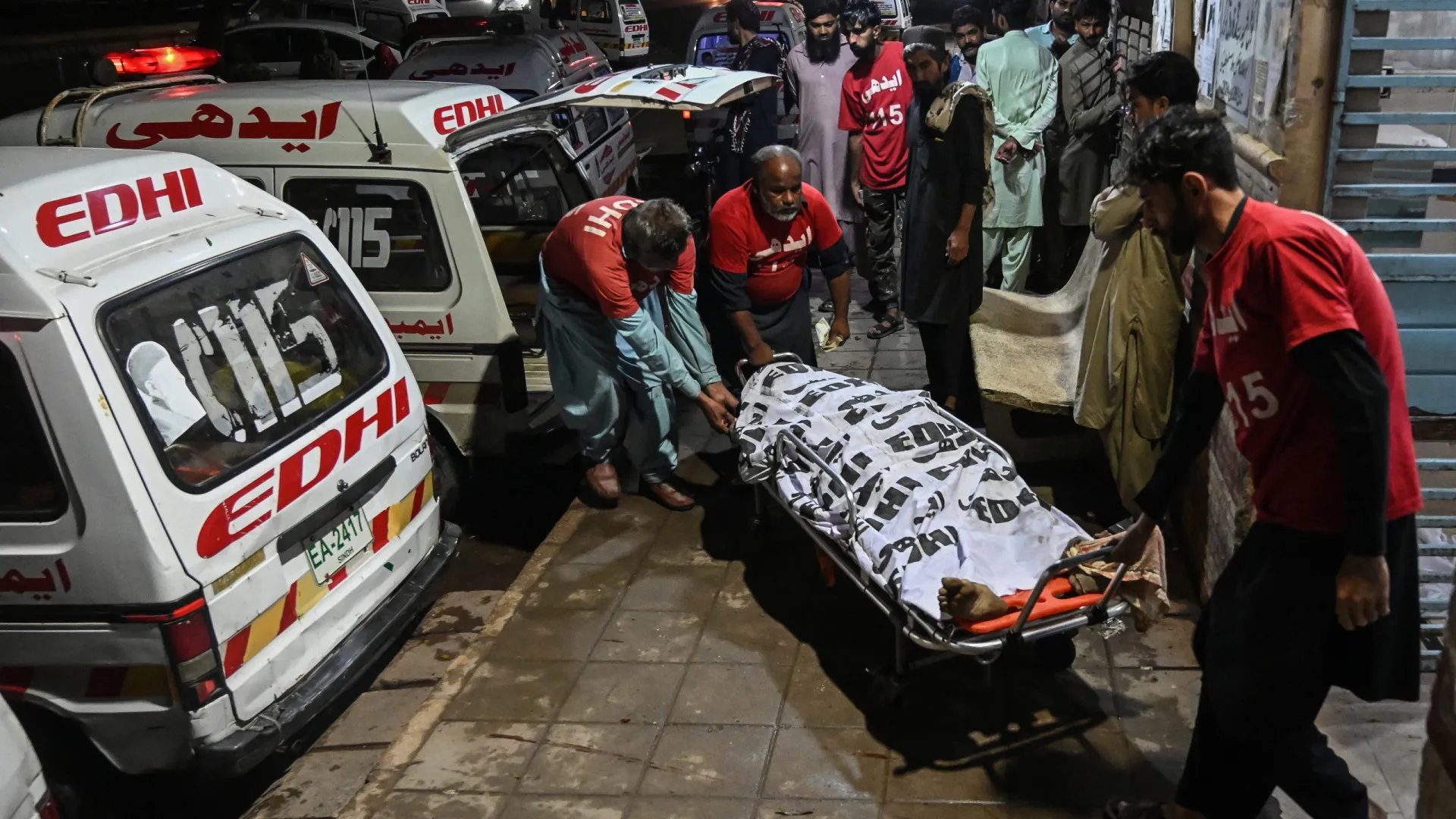 
                    Pelo menos 15 pessoas morreram devido às chuvas fortes no Paquistão
                