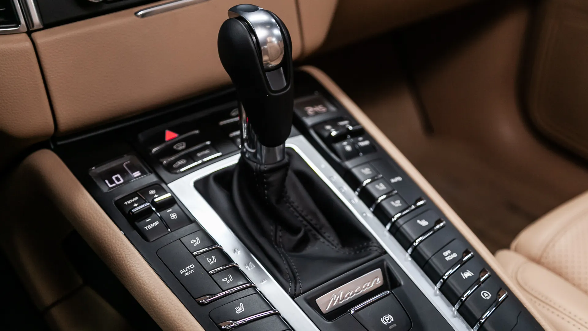 
                    Caixa manual e automática em simultâneo? A ideia da Porsche
                