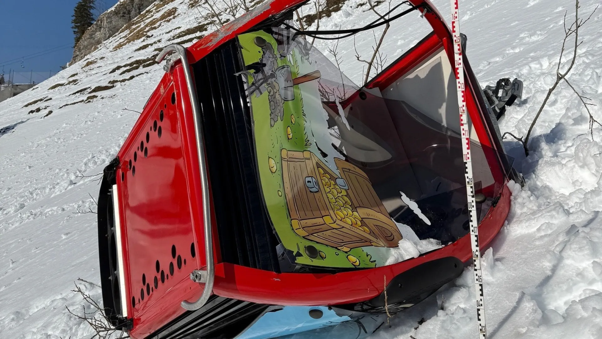 
                    Mulher morre em queda de teleférico num resort de esqui nos Alpes Suíços
                