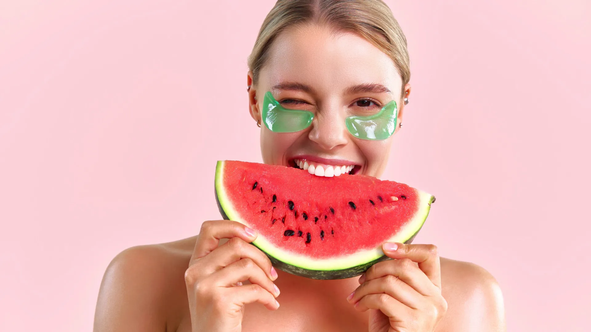 
                    Truques naturais para diminuir os papos e as rugas debaixo dos olhos
                