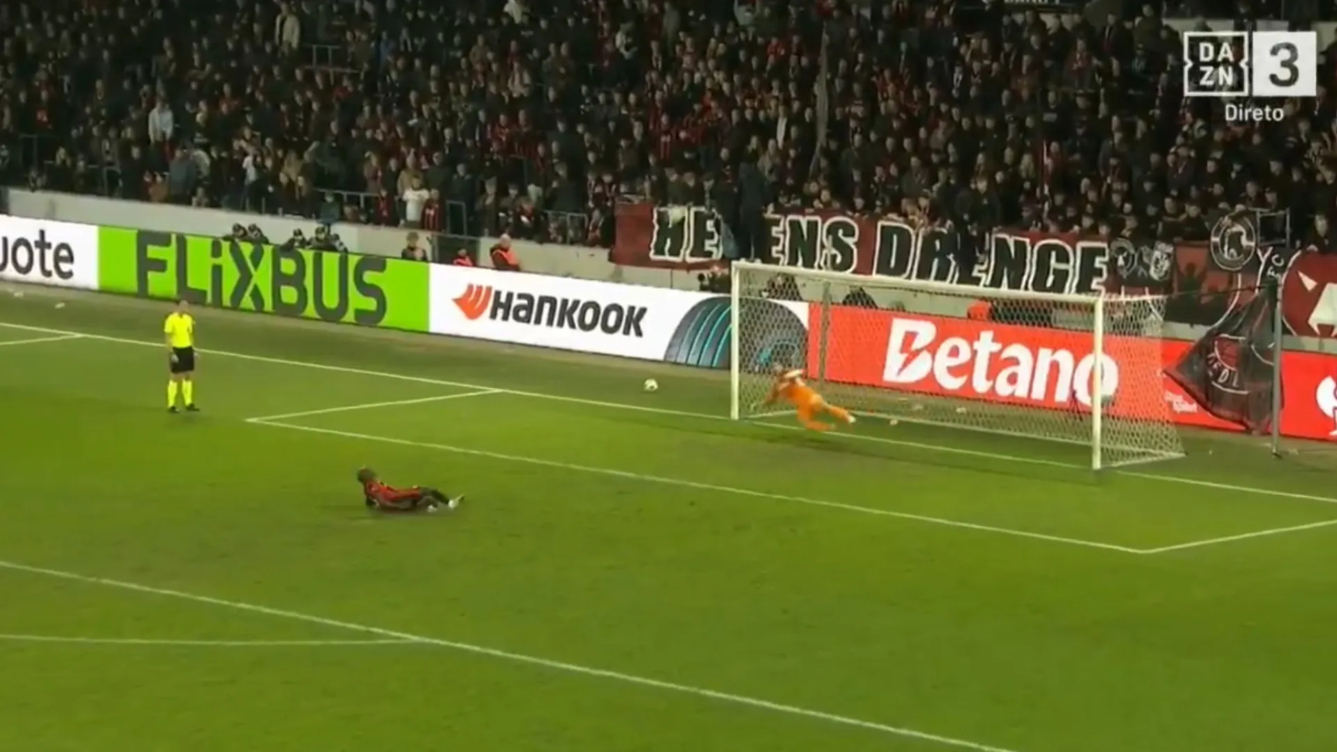 
                    Desastre total. Os penáltis do Midtjylland que prometem correr mundo
                