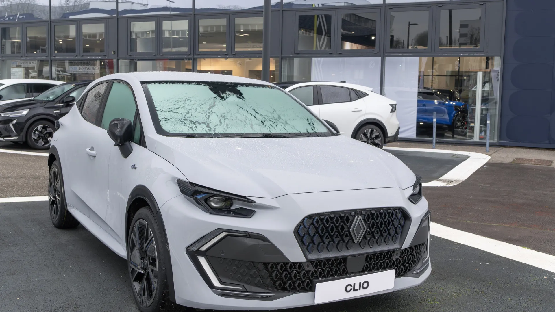 
                    Renault Clio quebrou 11,8%, mas foi o mais vendido da Europa em fevereiro
                