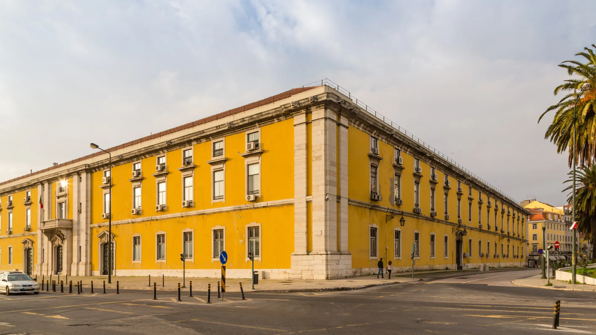 
                    Preços dos combustíveis vão baixar, mas Governo mantém desconto no ISP
                