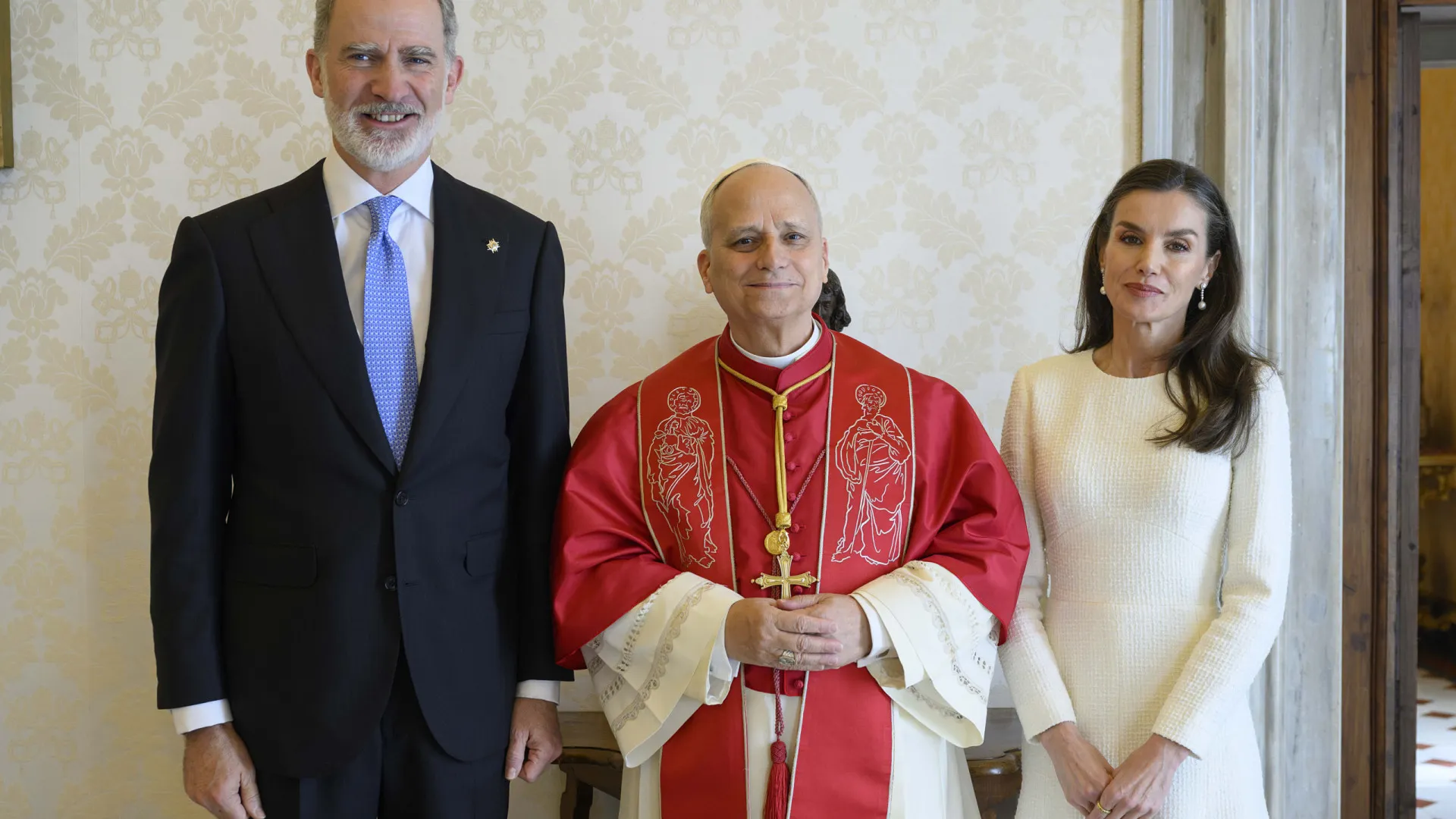 
                    Felipe VI e Letizia no Vaticano: As imagens do encontro com o Papa
                
