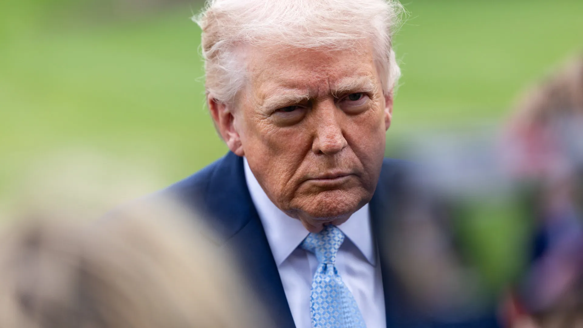 Trump pressiona NATO e admite fechar bases em Espanha (e noutros países)