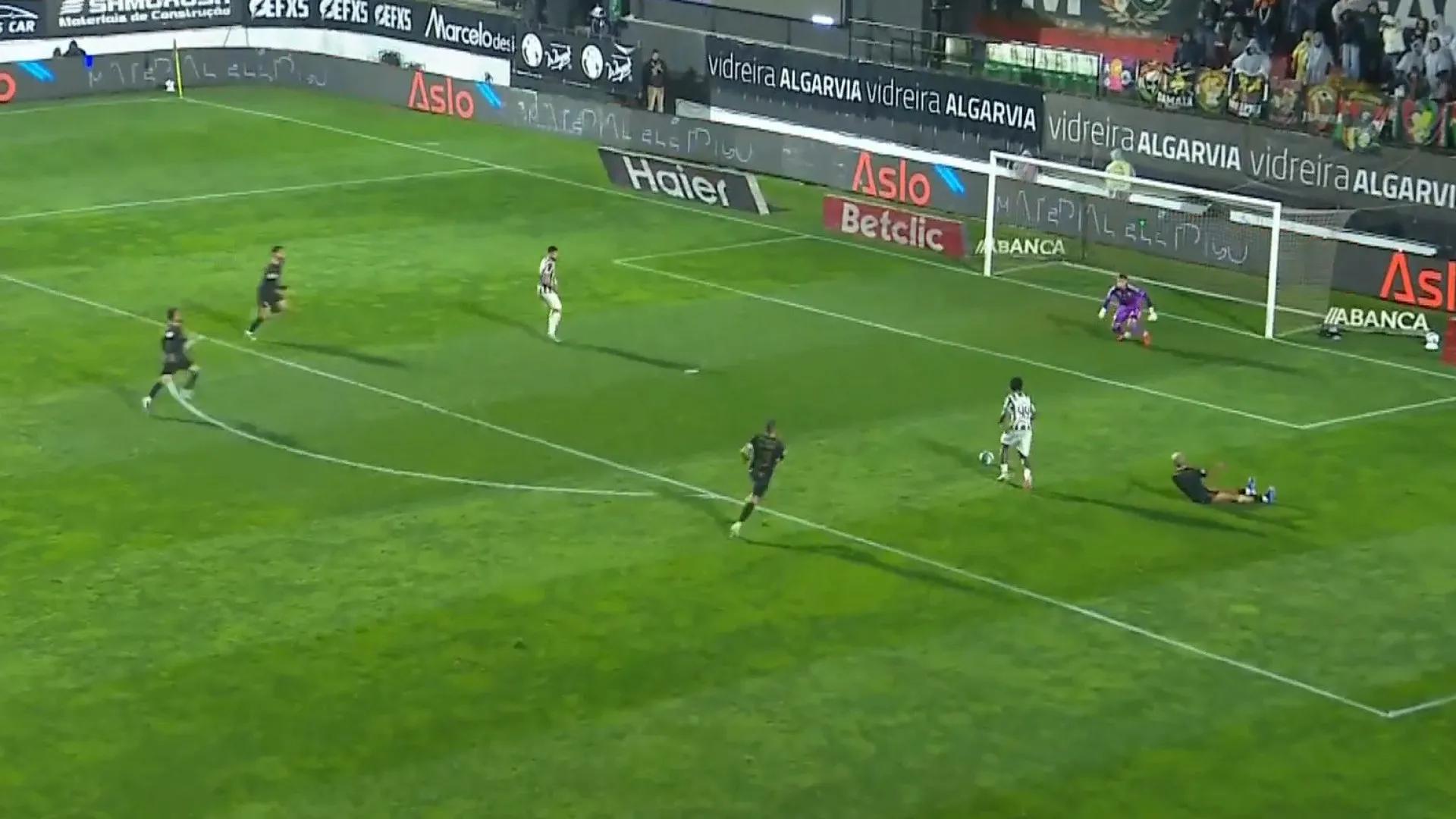 Foi assim que o Estrela da Amadora arrasou o Casa Pia com quatro golos