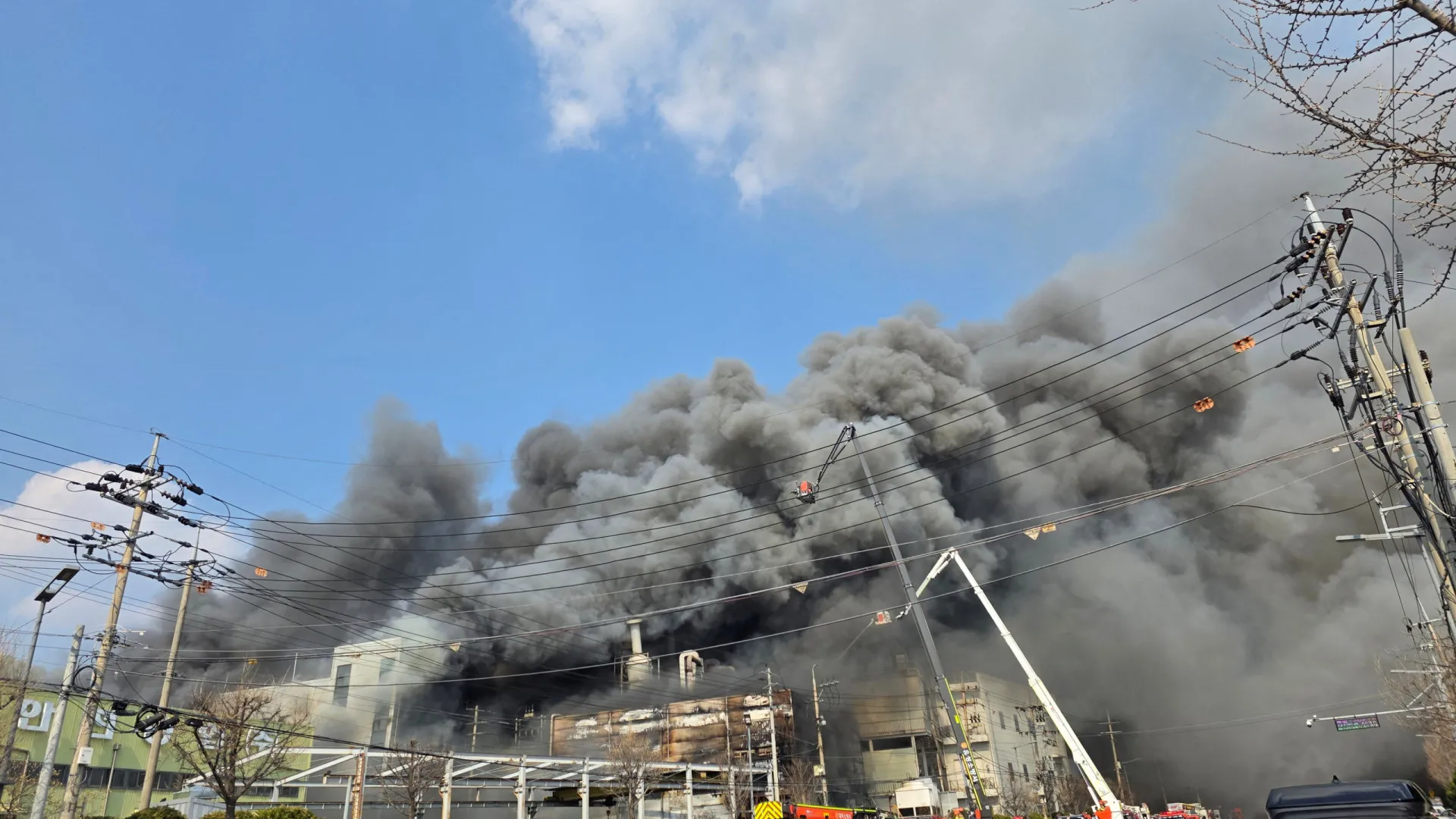 Dez mortos e 59 feridos em incêndio em fábrica automóvel da Coreia do Sul
