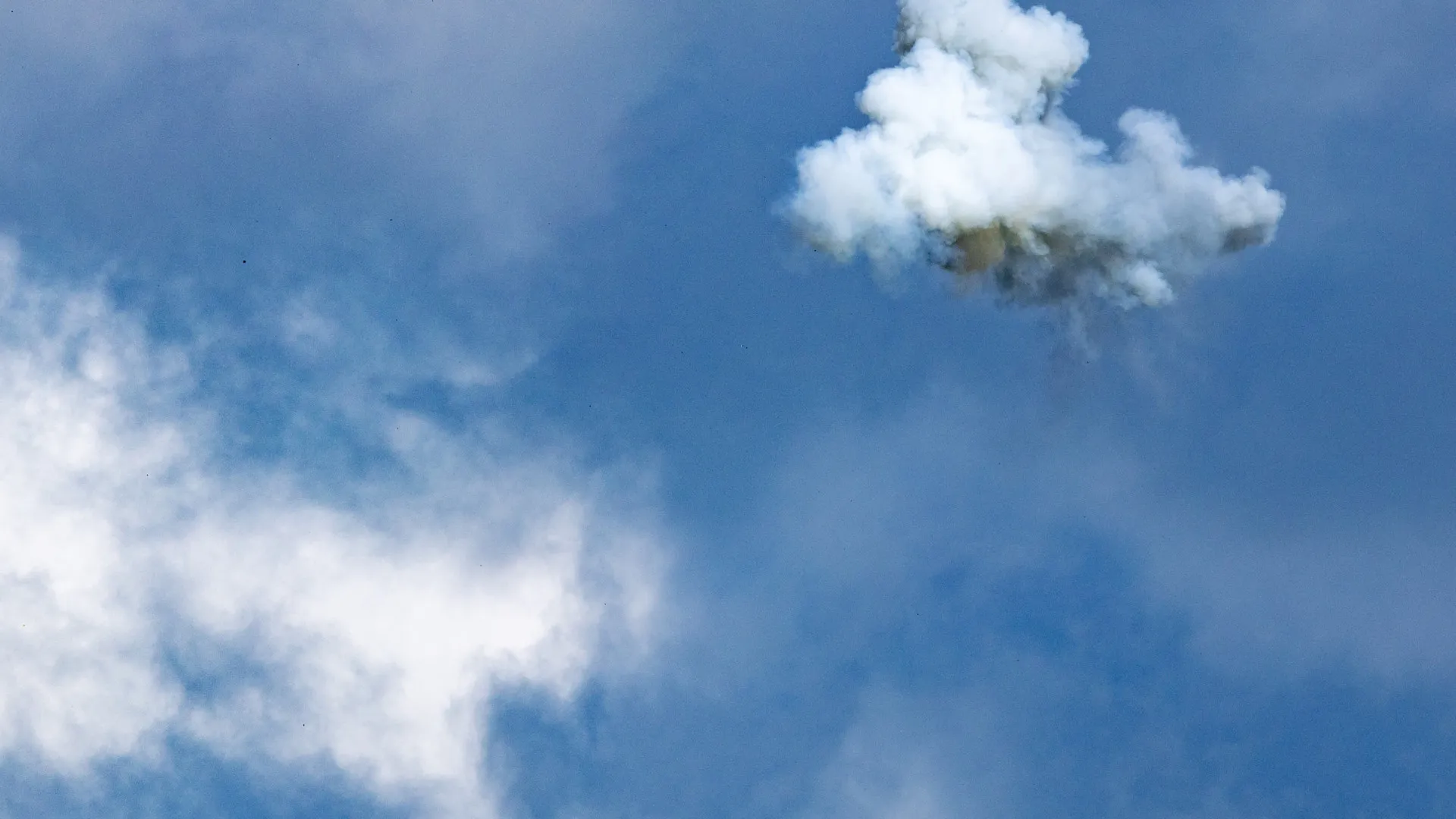 
                    Um morto e dois feridos num ataque israelita no sul do Líbano
                