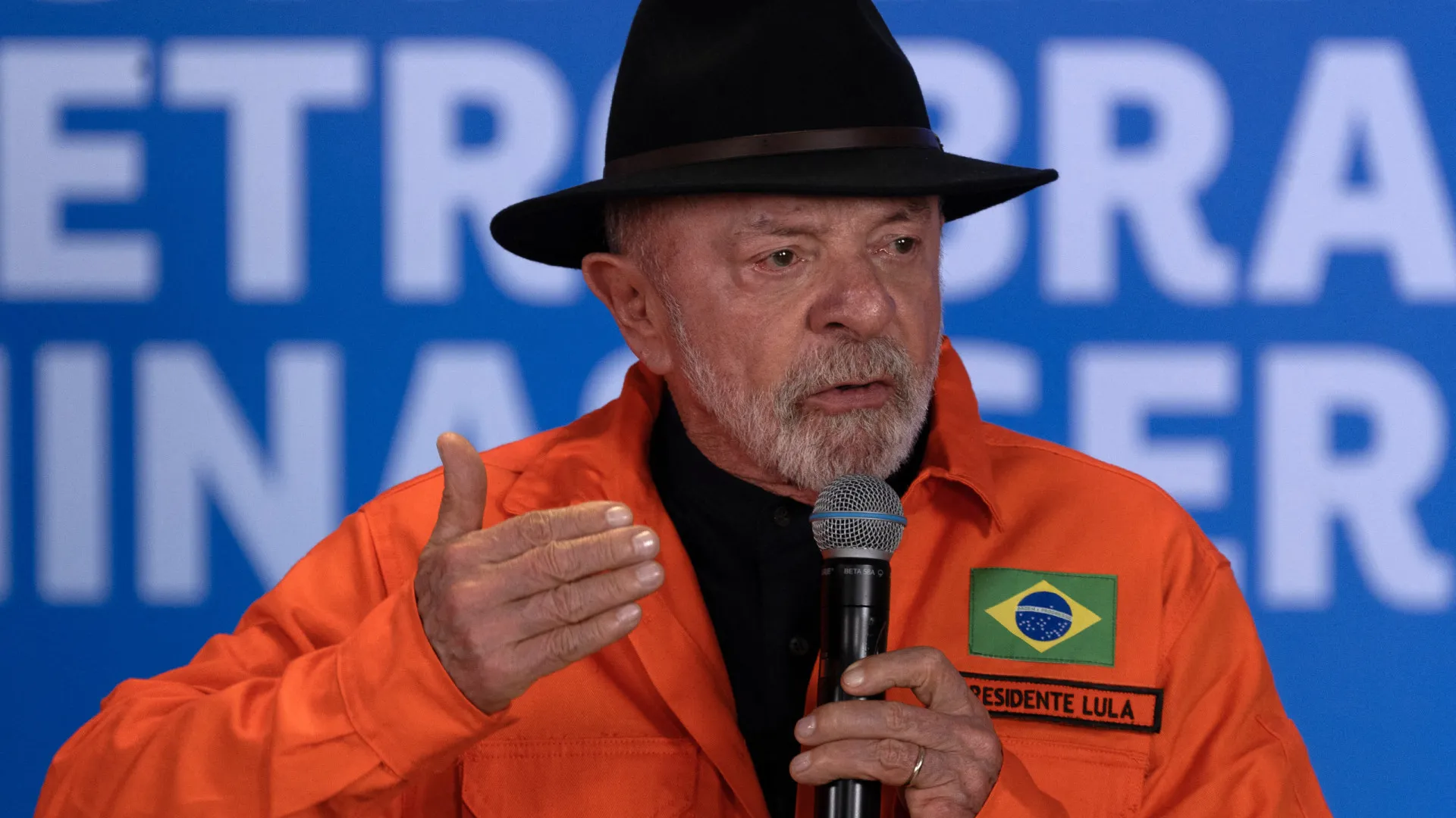 
                    Lula acusa EUA de intervenções 