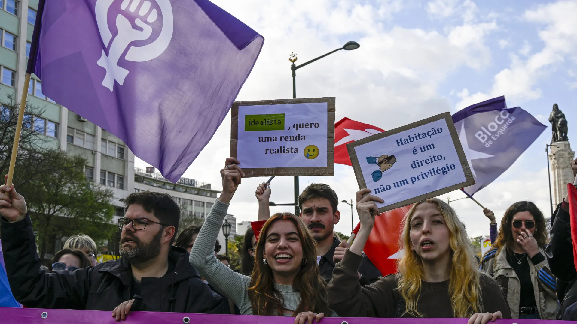 
                    Habitação juntou milhares de pessoas que não querem acabar na rua
                