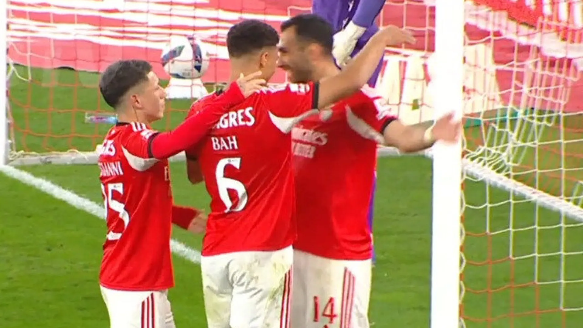 
                    Beni Mukendi fez o que não devia e Benfica fechou triunfo desta forma
                