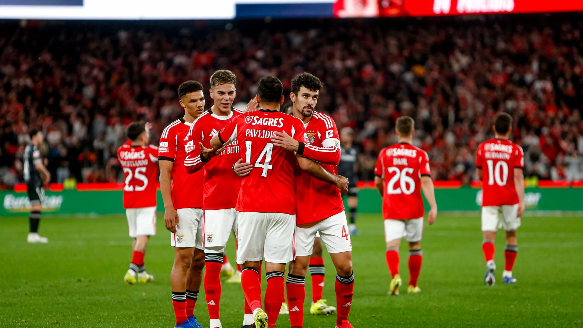 Estatística não ganha jogos e o Vitória provou desse veneno com o Benfica