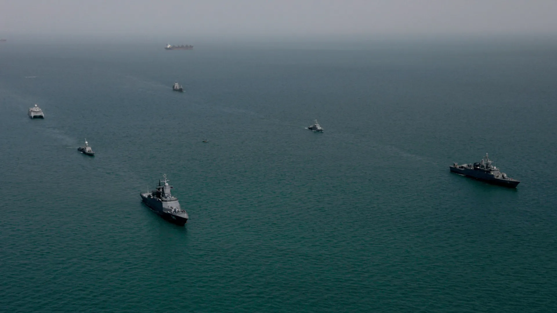 
                    Omã quer ajudar a garantir passagem segura pelo Estreito de Ormuz
                