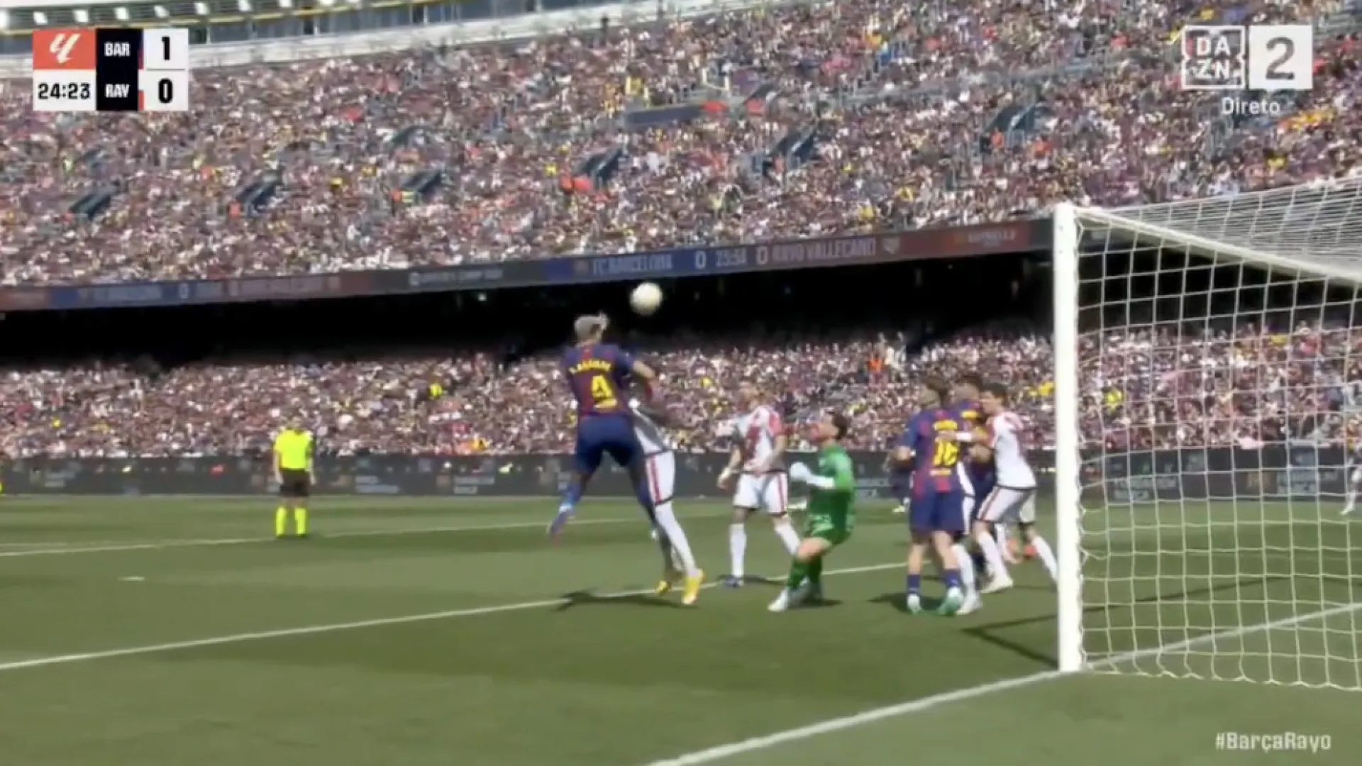 
                    De João Cancelo para Araújo. O golo que colocou o Barcelona na frente
                