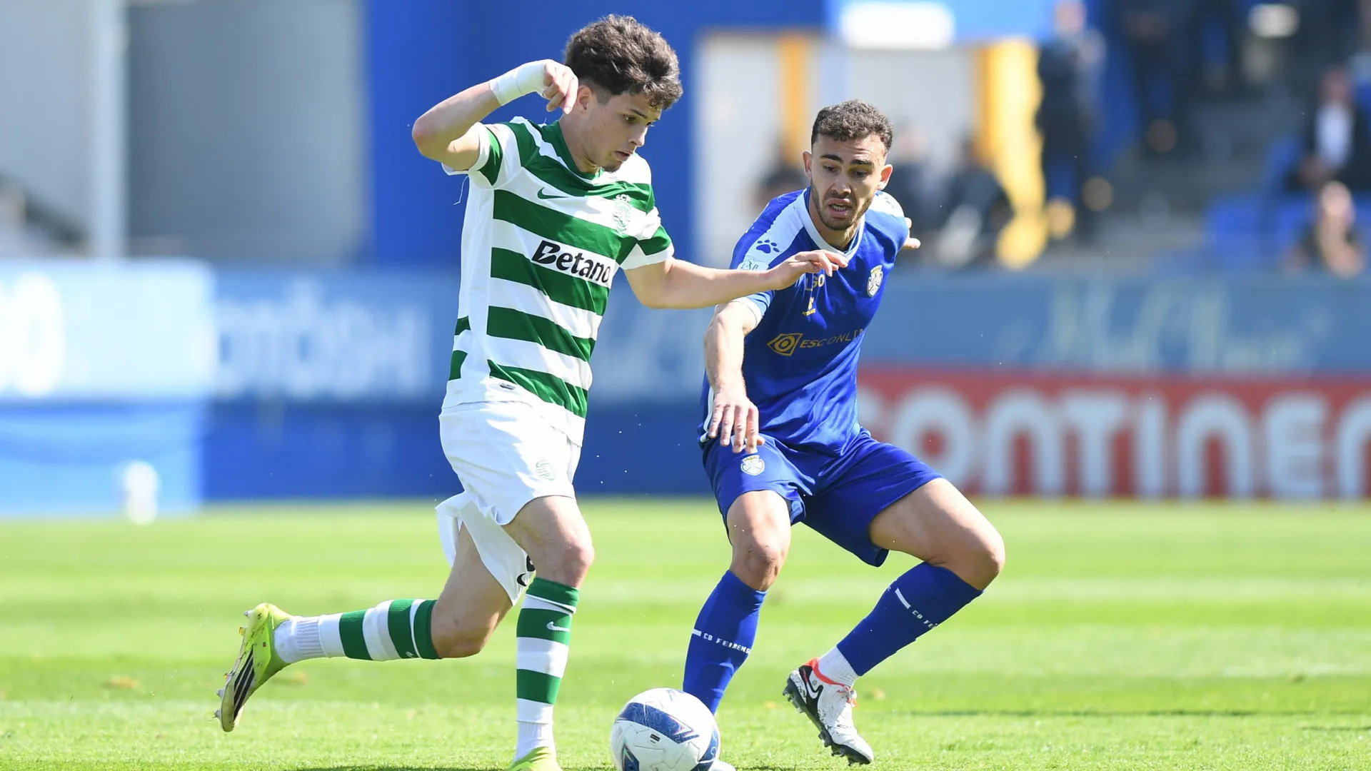 
                    Sporting B interrompe série negra e vence em casa do Feirense
                