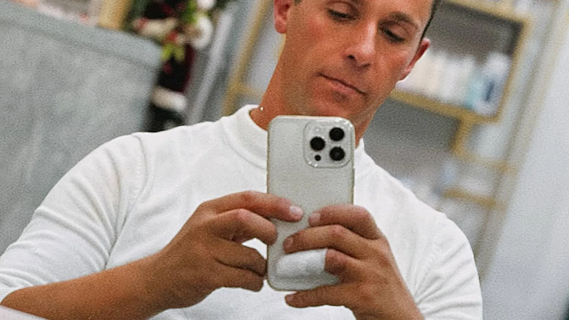 
                    Mulher de Miguel Azevedo de luto. 