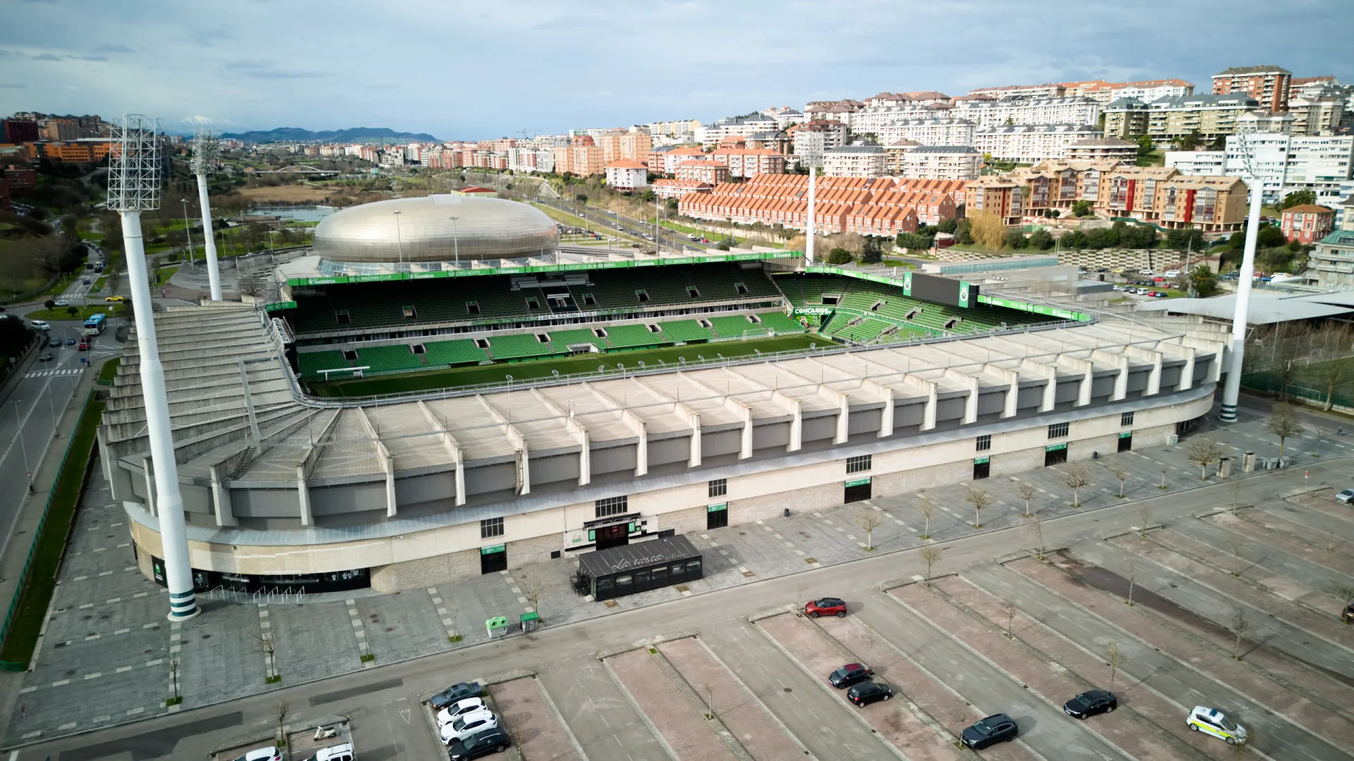 Jogo entre Racing e Albacete marcado por morte de adepto após agressões