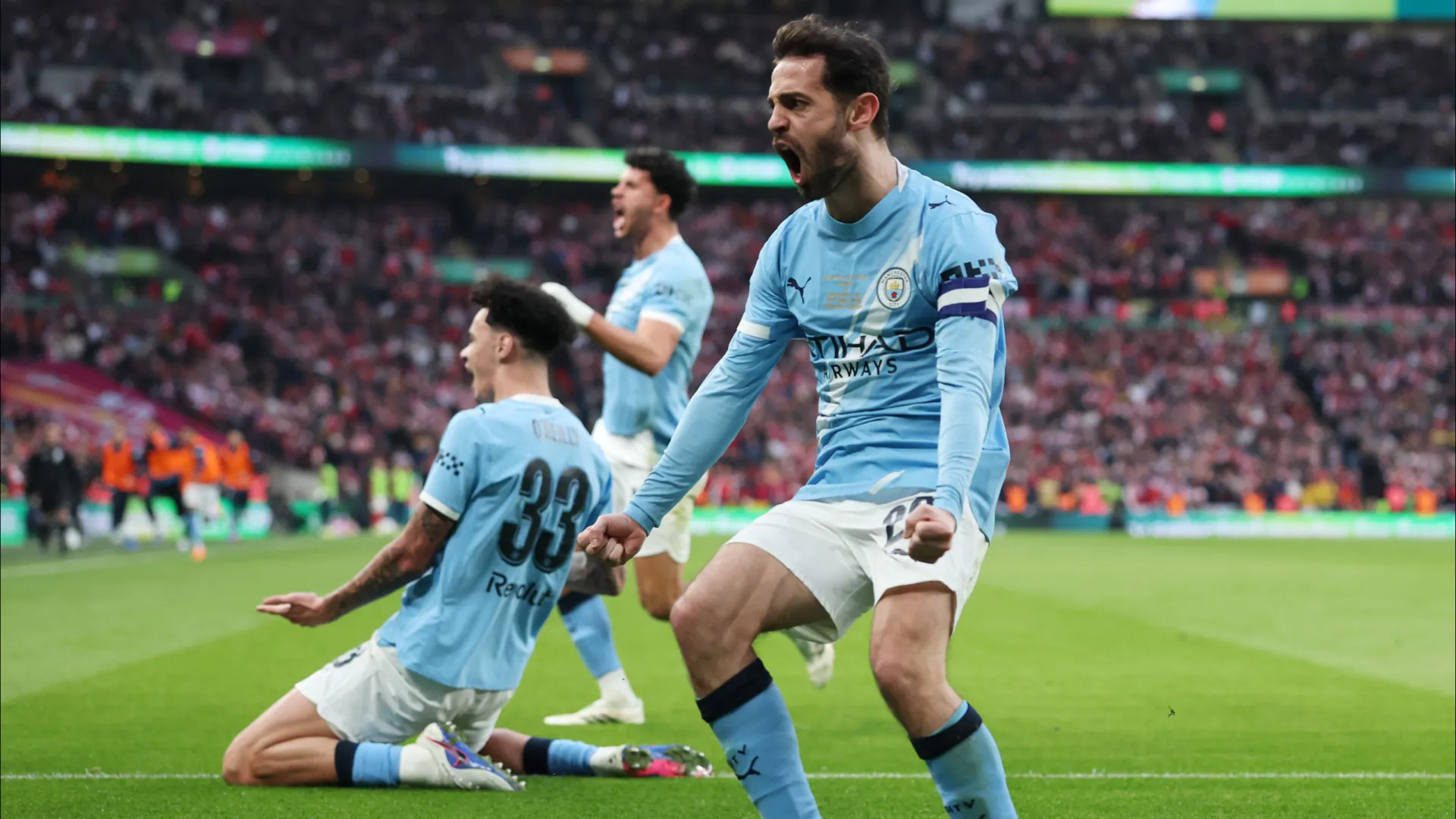 
                    De volta ao topo. Manchester City bate Arsenal e conquista Taça da Liga 
                