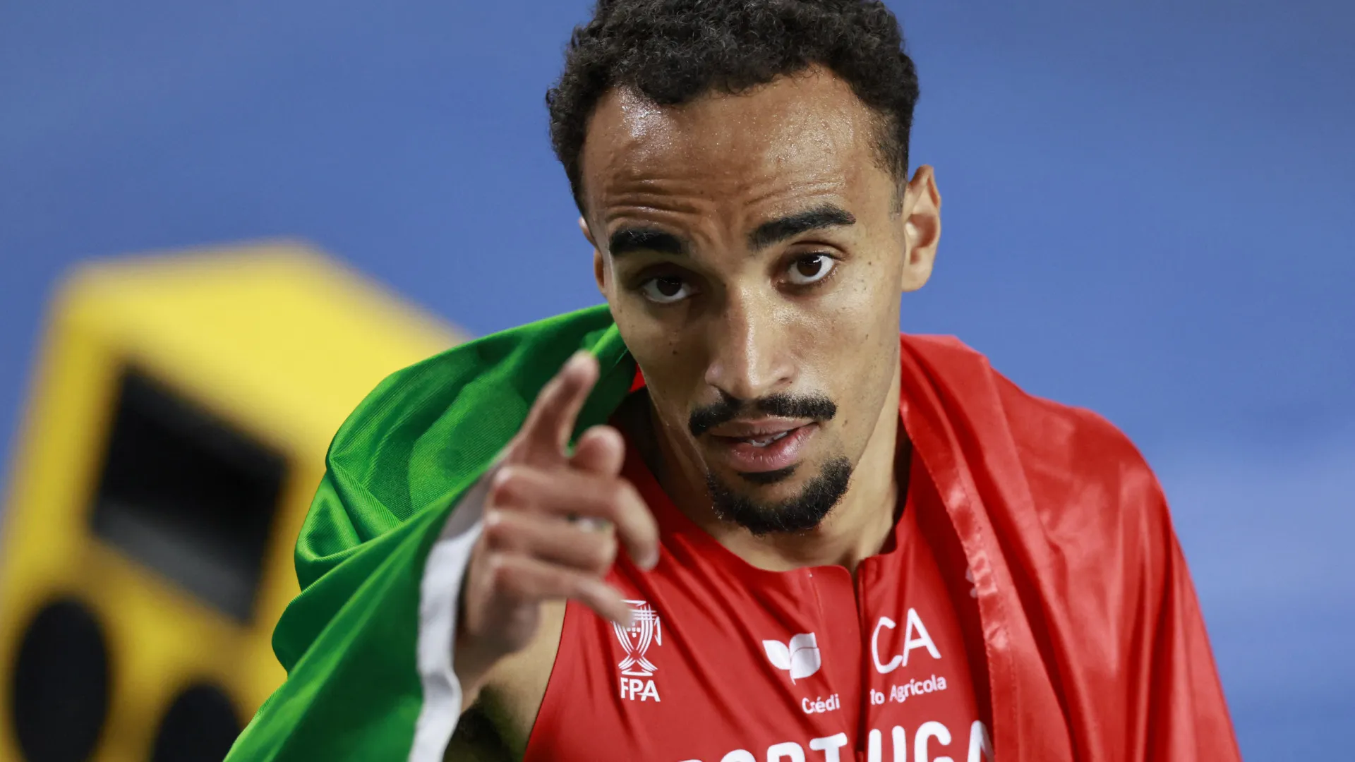 
                    Isaac Nader vice-campeão do mundo nos 1.500 metros em pista curta
                