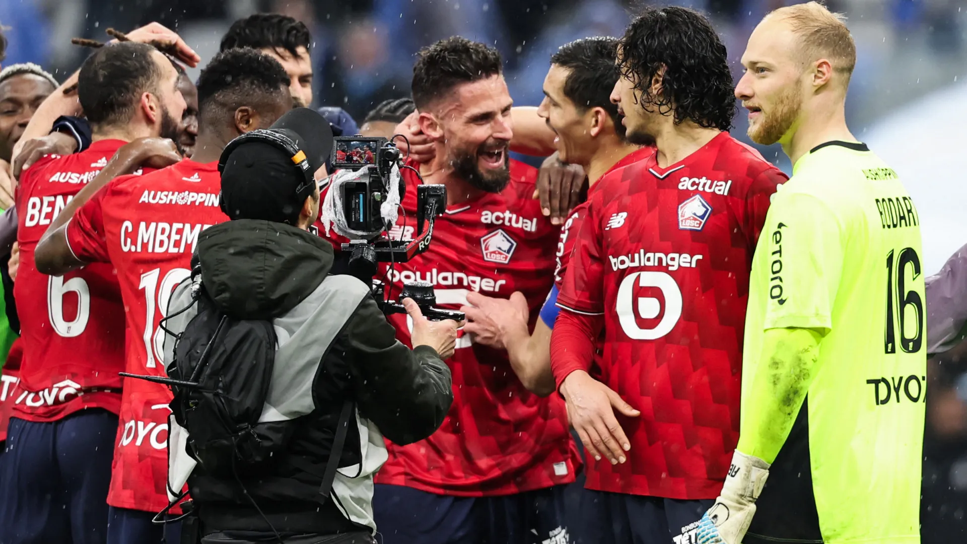 Lille bate Marseille e fica mais próximo das vagas de acesso à Champions