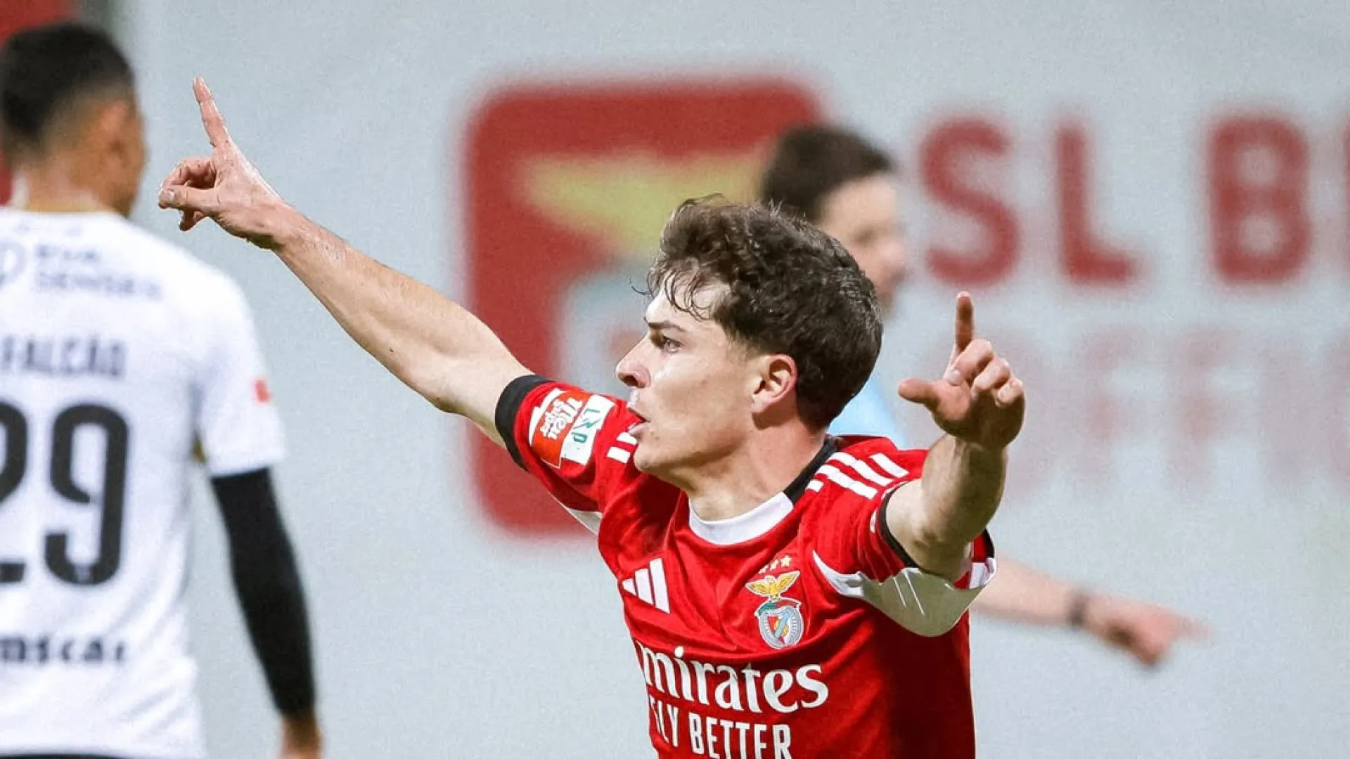 Golo de Gonçalo Moreira dá triunfo ao Benfica B sobre o Farense