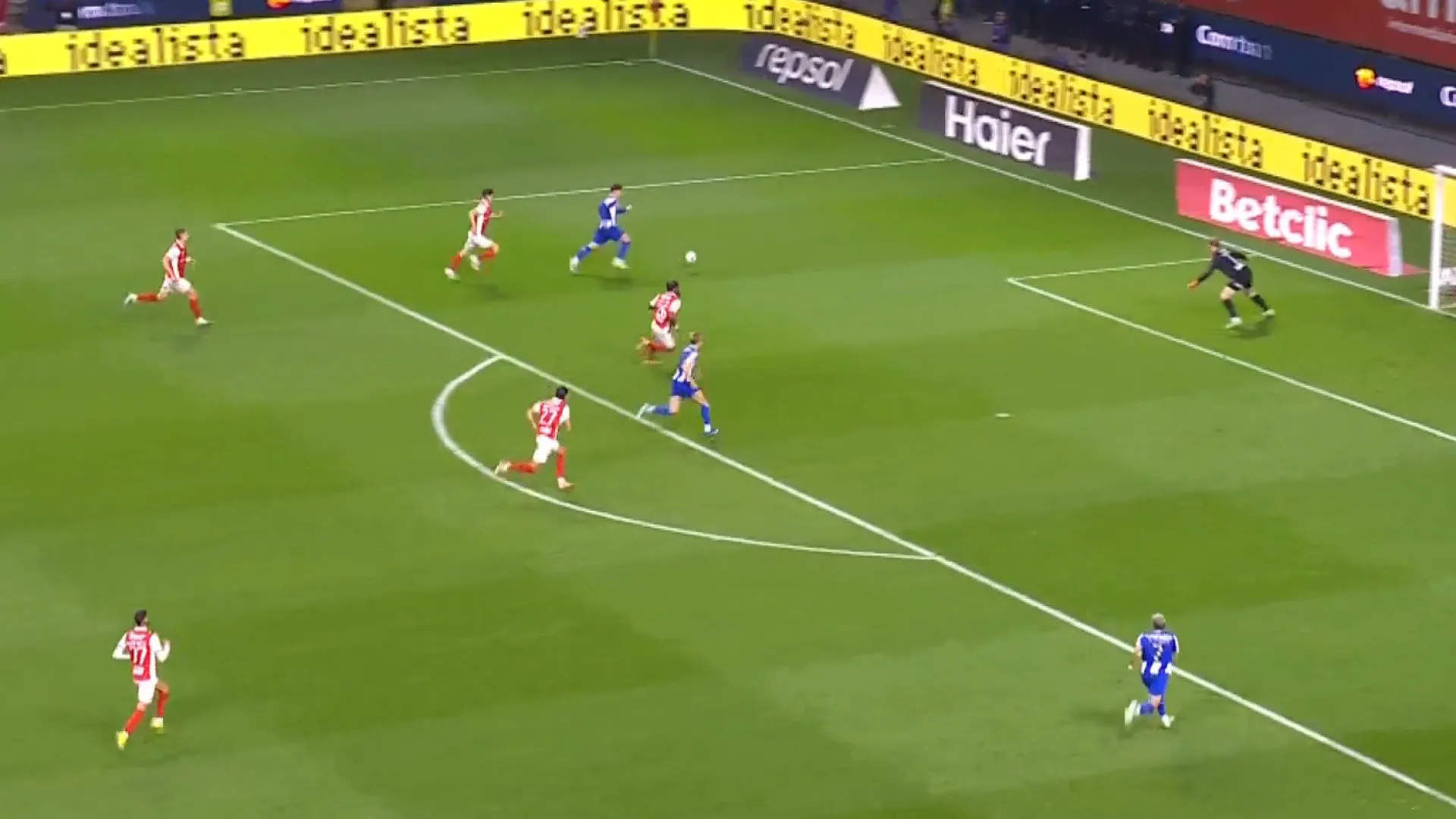 
                    Fácil e eficaz. Oskar acelerou e William Gomes fez o empate do FC Porto
                