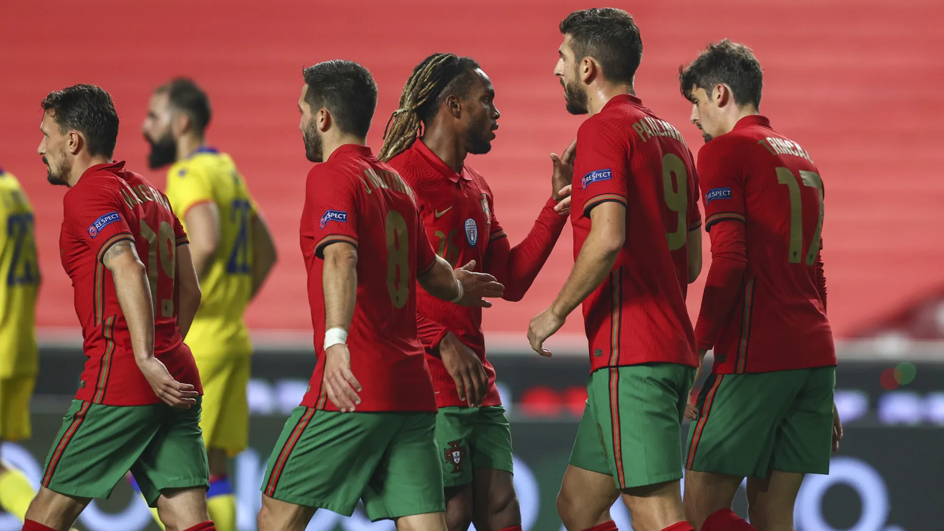 Martínez chama Paulinho para a seleção. Rafael Leão e Mora dispensados