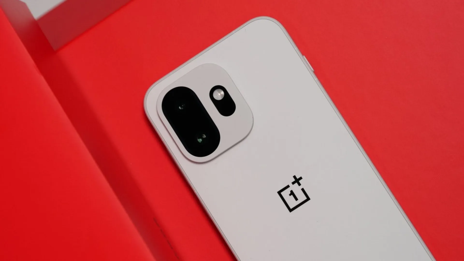 Novo OnePlus é lançado amanhã. Veja as imagens do topo de gama