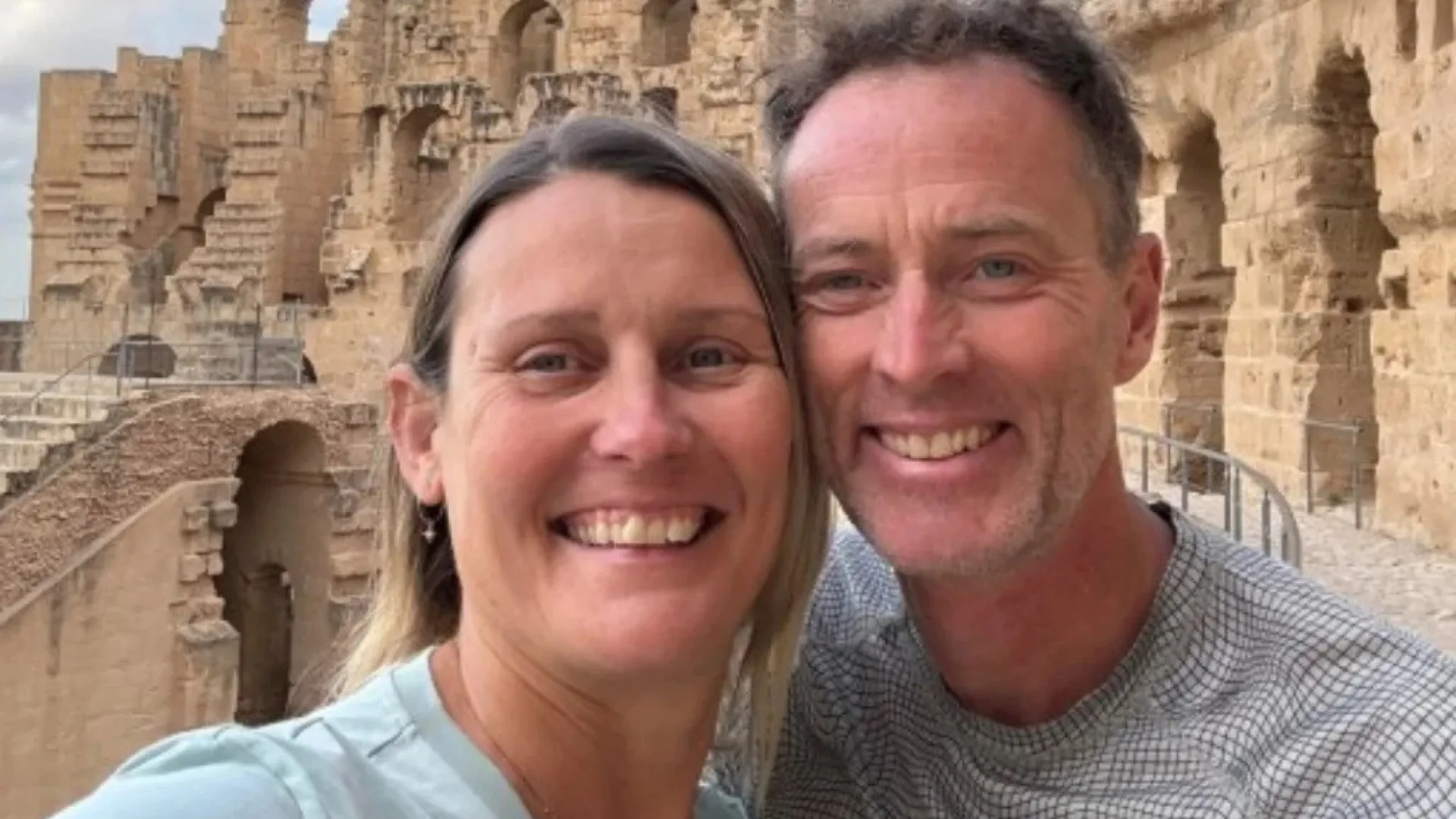 
                    Casal britânico preso no Irão com medo da guerra: 