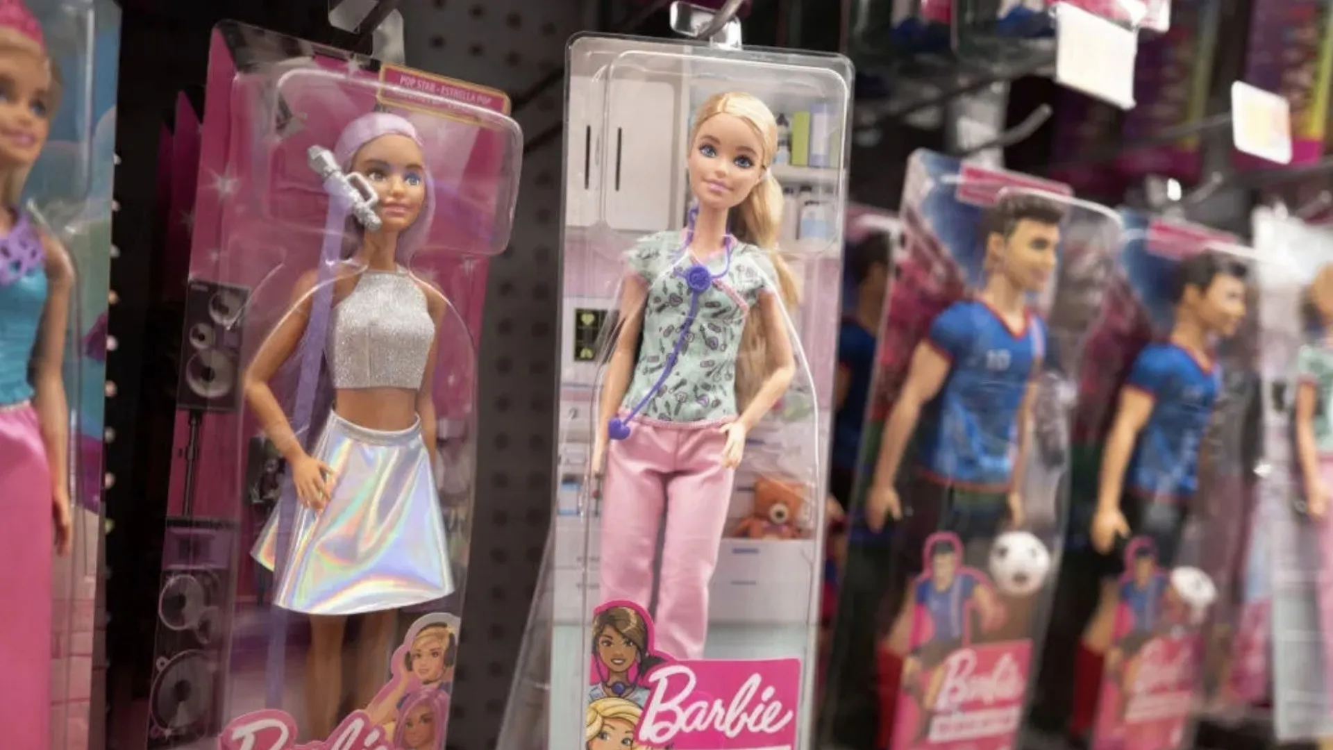 Encontradas nos EUA embalagens de bonecas Barbie com fentanil