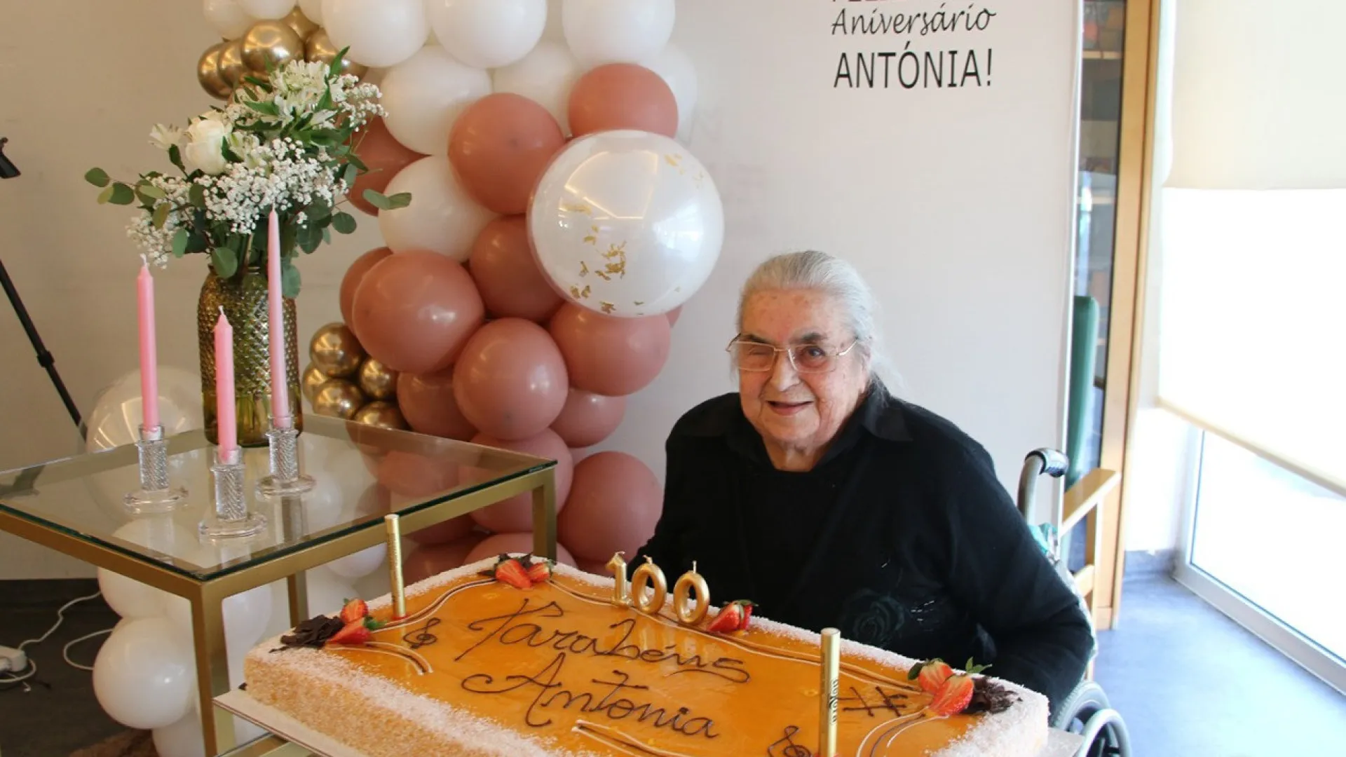 
                    Arcos de Valdevez. Mulher celebra 100 anos com família, 