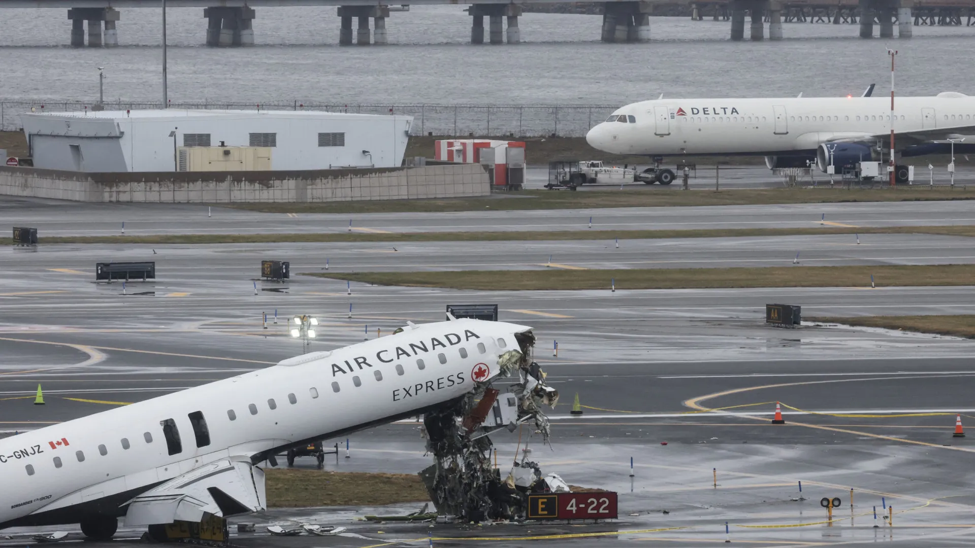 
                    Governo dos EUA admite falta de controladores aéreos no LaGuardia
                
